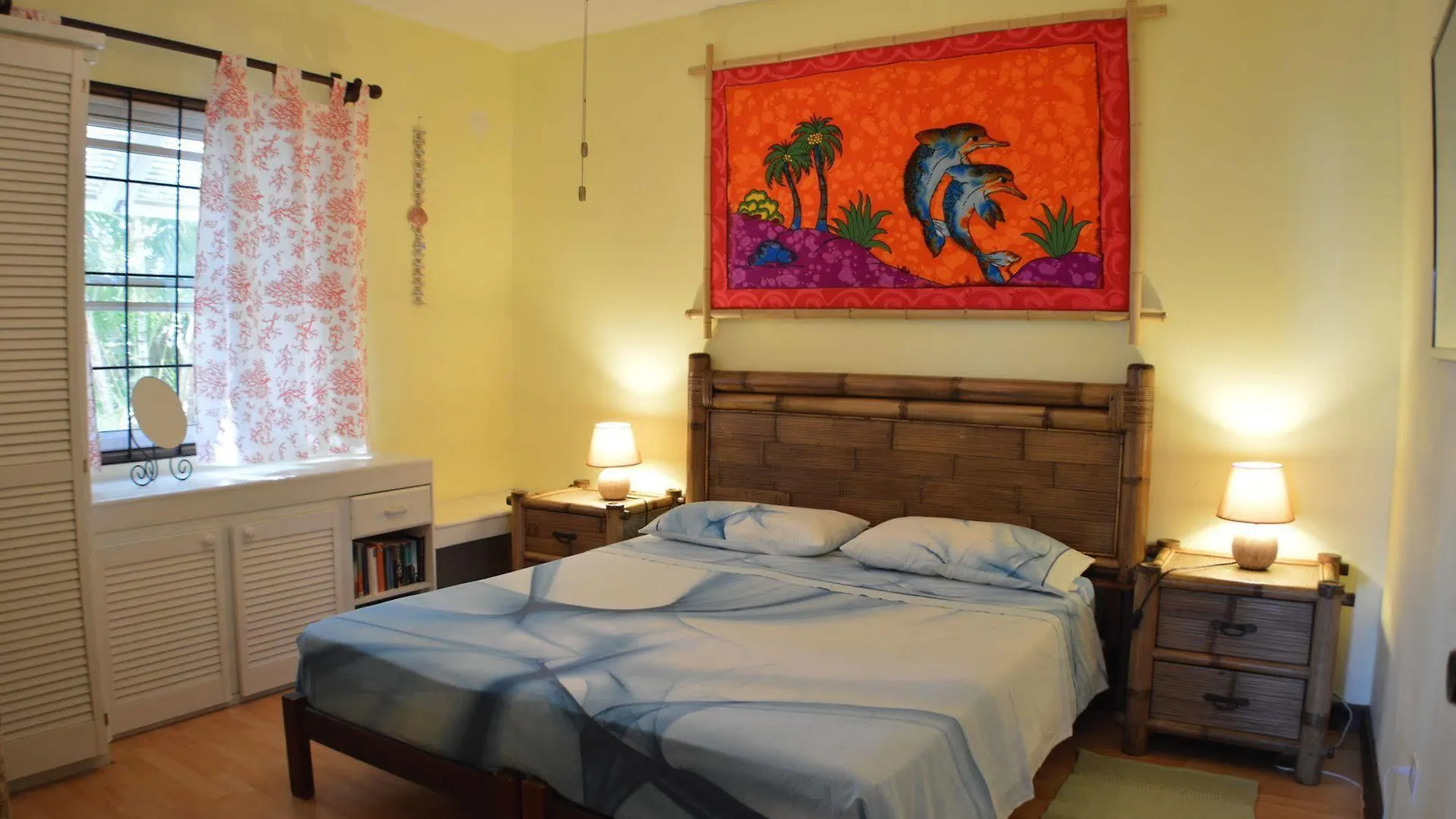 Sea-View Apartment Крайст-Черч